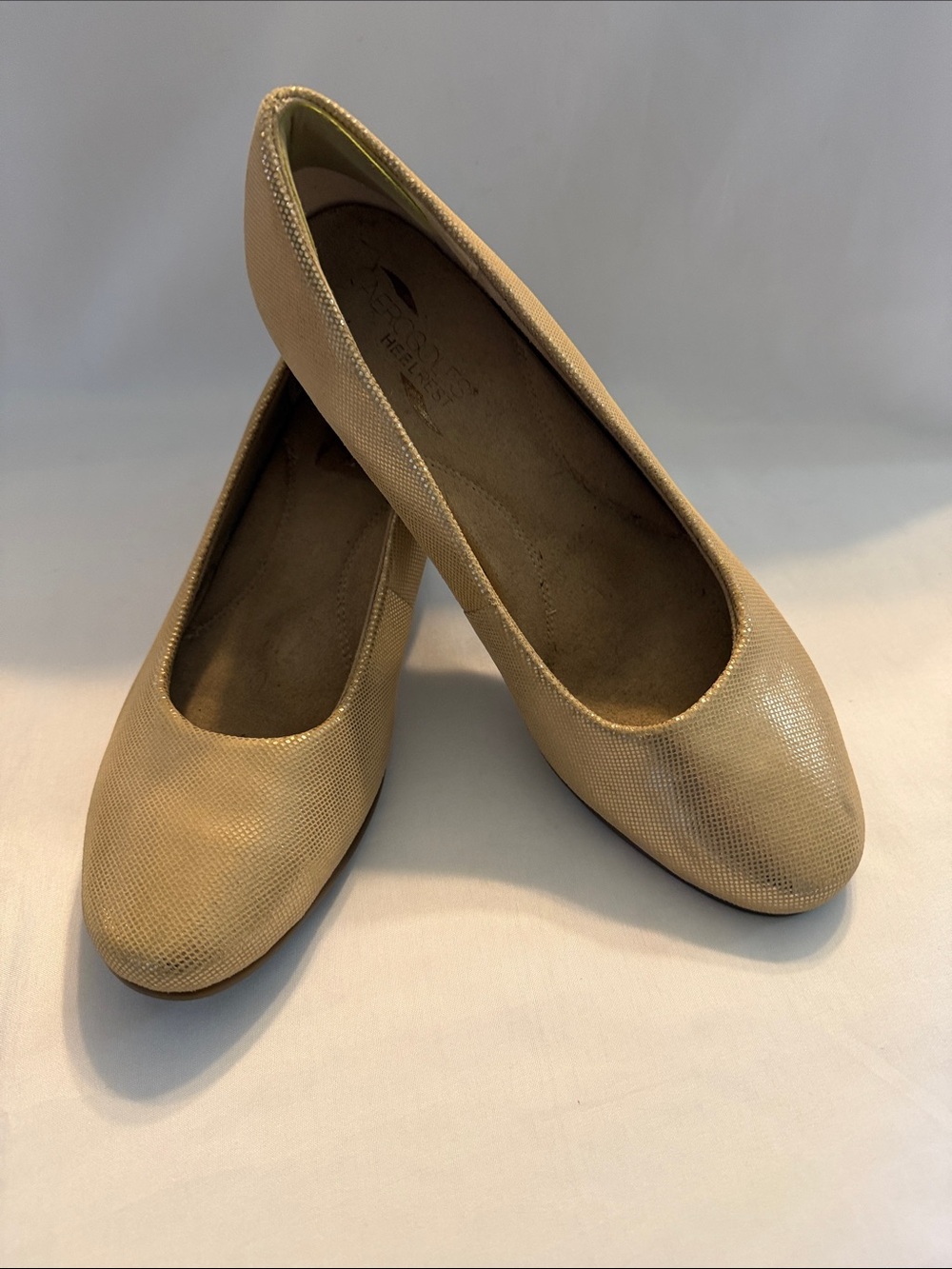 AEROSOLES Women's Tan Textured Ballet Flats